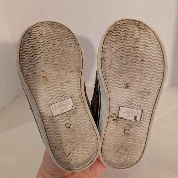 OshKosh B'Gosh Nico Toddler Boy Olive Green Lace Up Sneakers in Size 7 - Picture 8 of 10